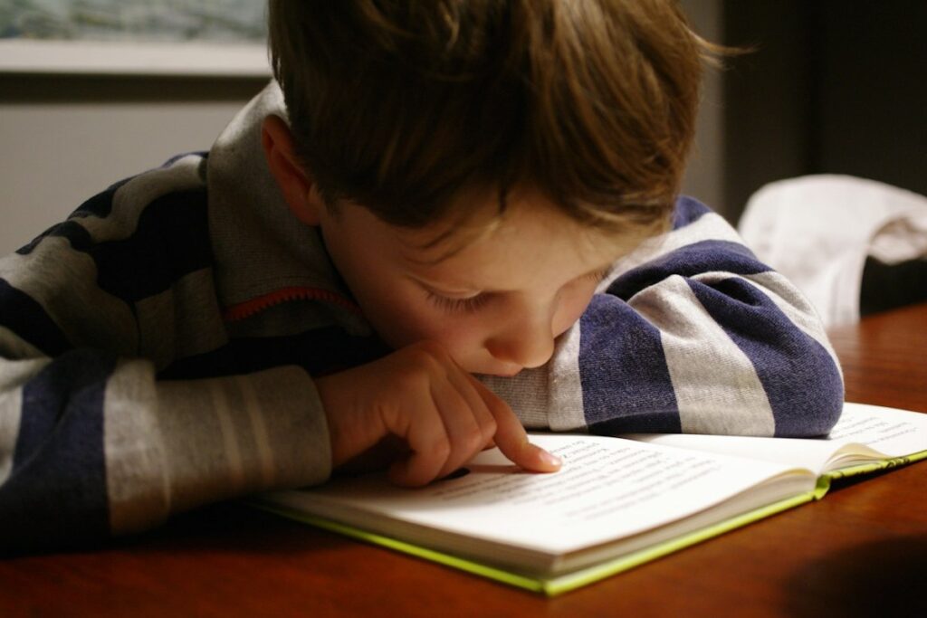 cozymom-20261001-reading